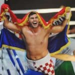 Filip Hrgović slavi s hrvatskom zastavom (boksačke kategorije)