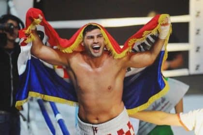 Filip Hrgović slavi s hrvatskom zastavom (boksačke kategorije)