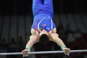 Tin Srbić na preči (discipline u gimnastici)