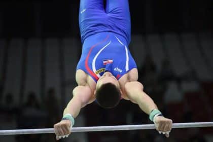 Tin Srbić na preči (discipline u gimnastici)