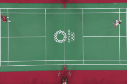 Igrači se zagrijavaju za meč badmintona na Olimpijskim igrama u Tokiju 2021. (Pravila badmintona)