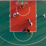 Muškarci igraju uličnu košarku (Povijest košarke)