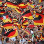 Njemački navijači sa zastavama (Najbolji njemački nogometaši)